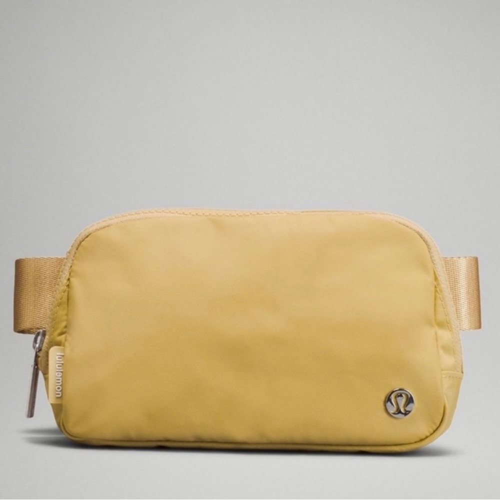 Lululemon everywhere belt bag NWT BRAND NEW!